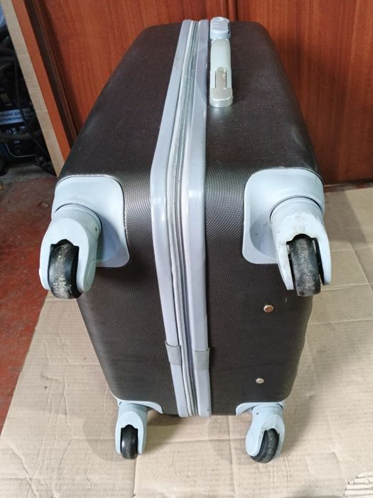 Чемодан на колесах