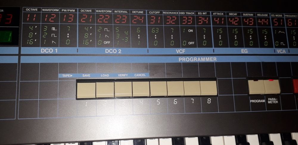 Korg Poly 61 bardzo ładny i zadbany.