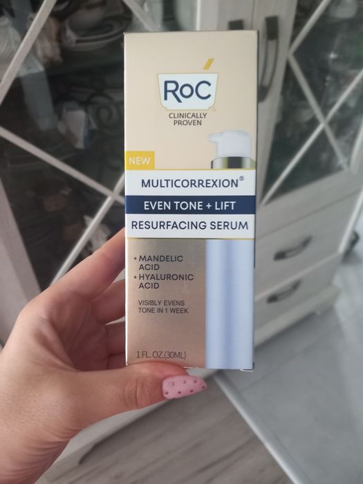 Nowe serum do twarzy Roc z kwasem migdałowym i hialuronowym 30 ml