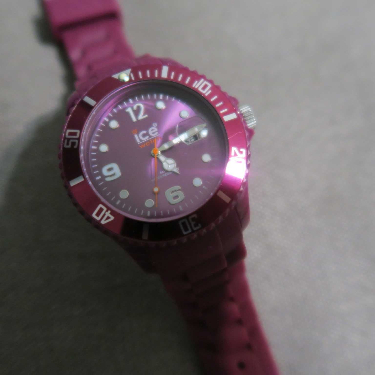 Часы  ICE  watch