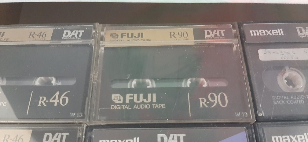 10 Cassetes DAT , FUJI, MAXELL, DENON