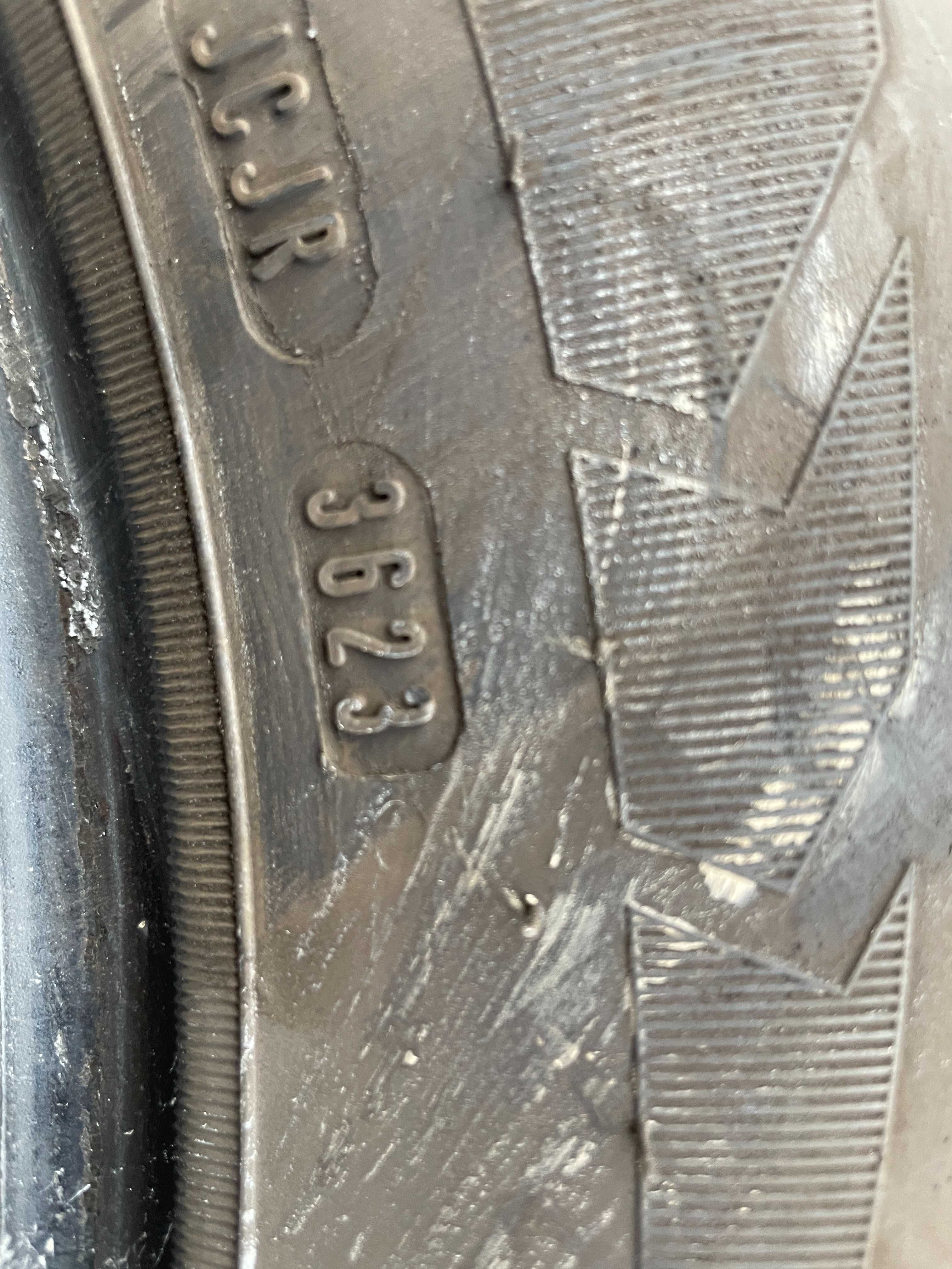 Okazja opony zimowe 215/60R16 Goodyear UltraGrip 8 z 2023r. 7mm