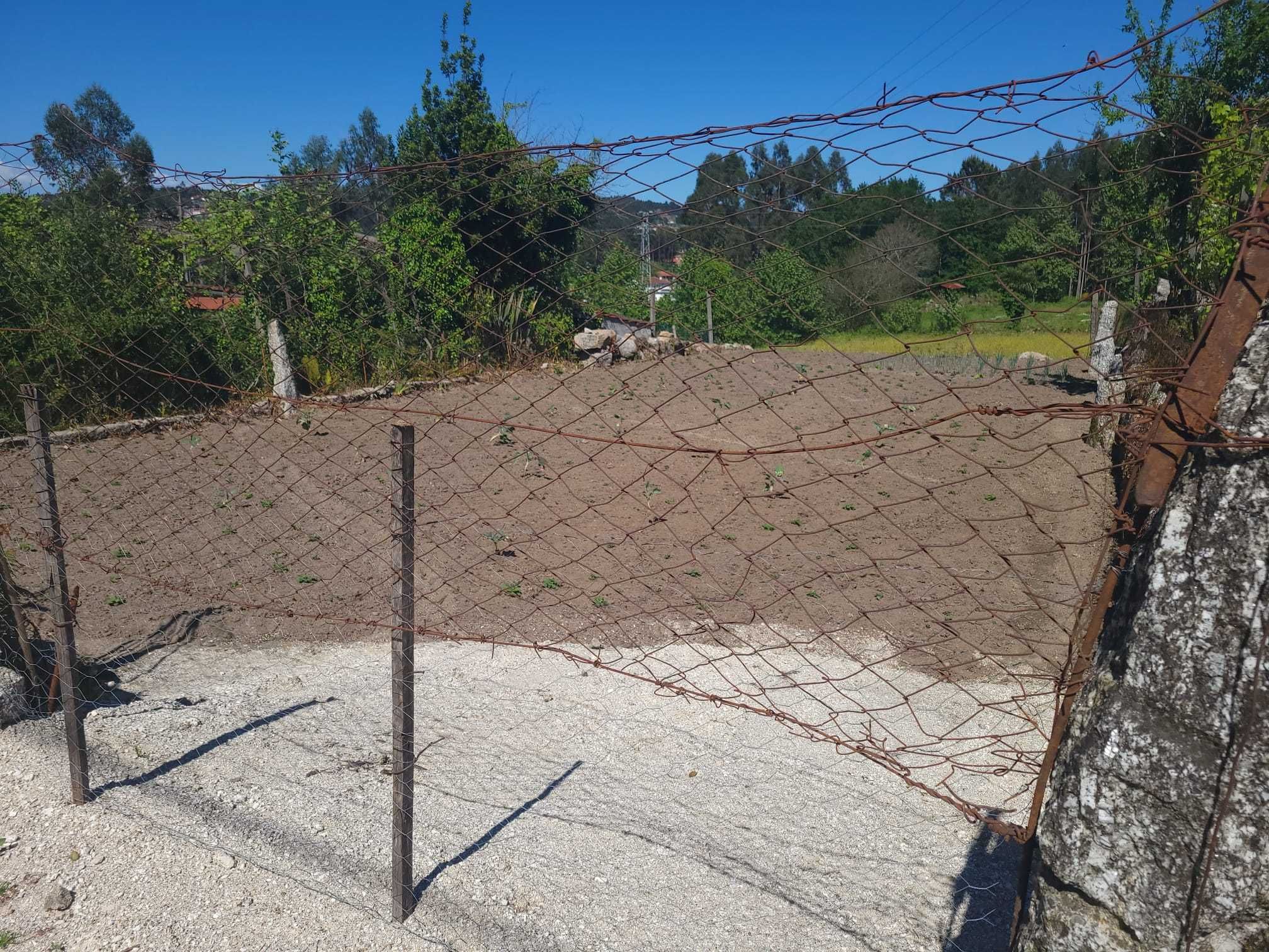 Vendo casa mais terreno. Regadas, Fafe.