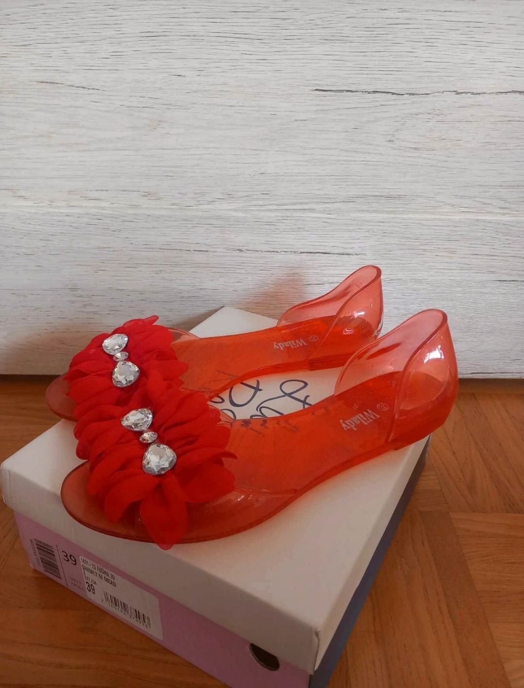 Czerwone buty klapki baleriny z diamentami Wilady