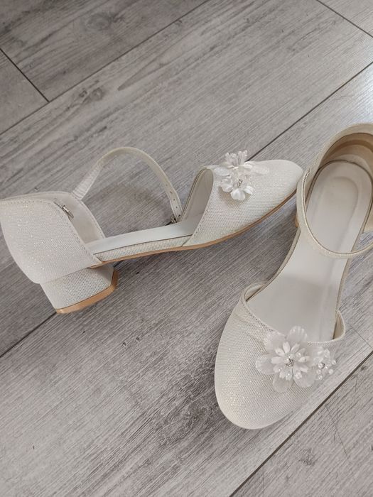 Alba komunijna dla dziewczynki