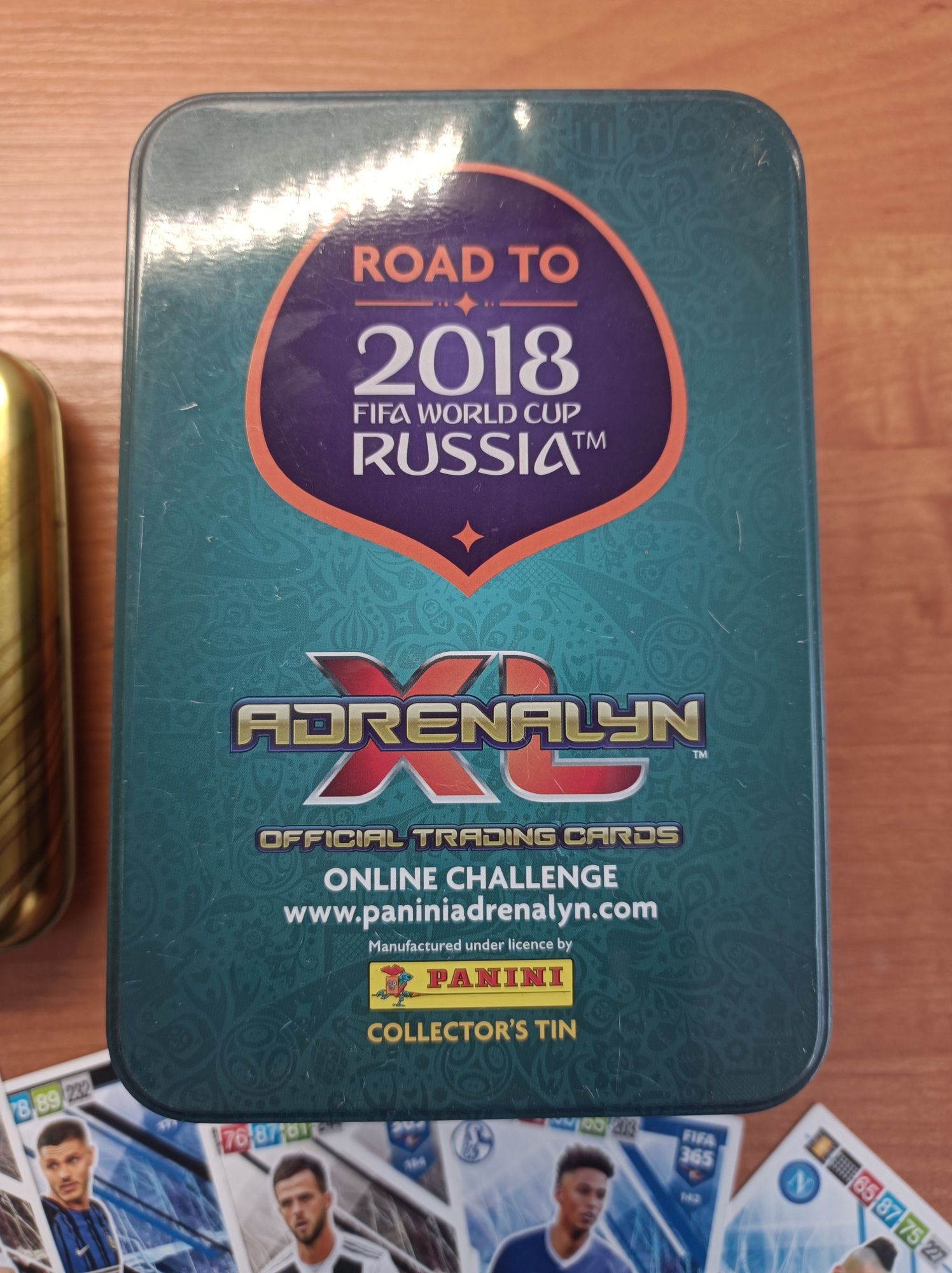 Puszki kolekcjonerskie Russia 2018 i FIFA 365 z 11 kartami Adrenalyn z