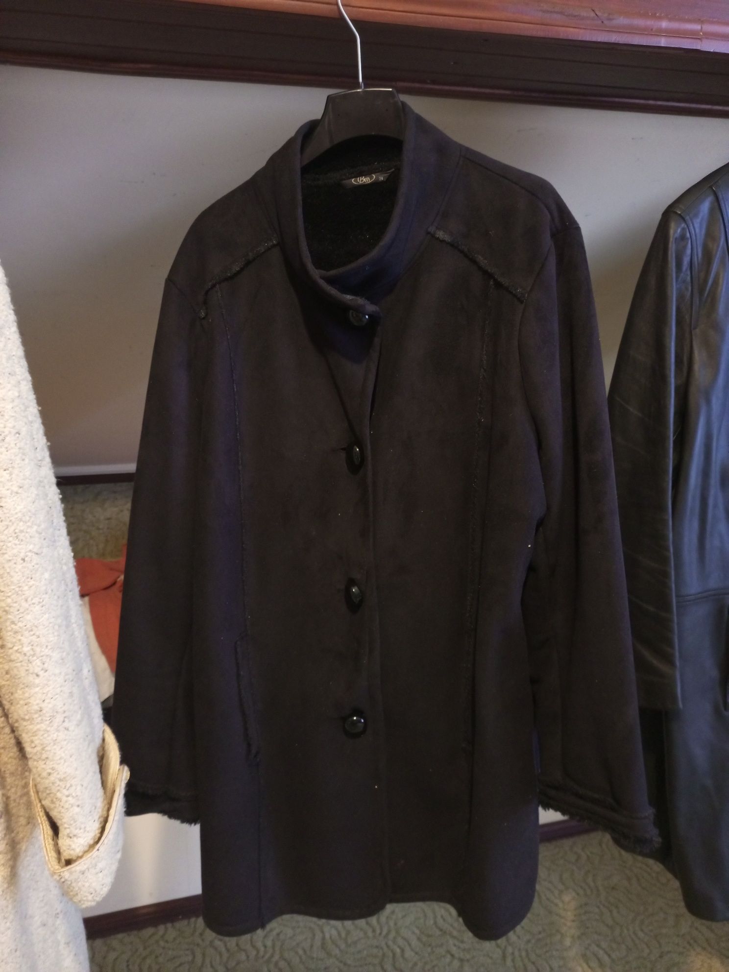 Куртки жіночі розмір L - XXL