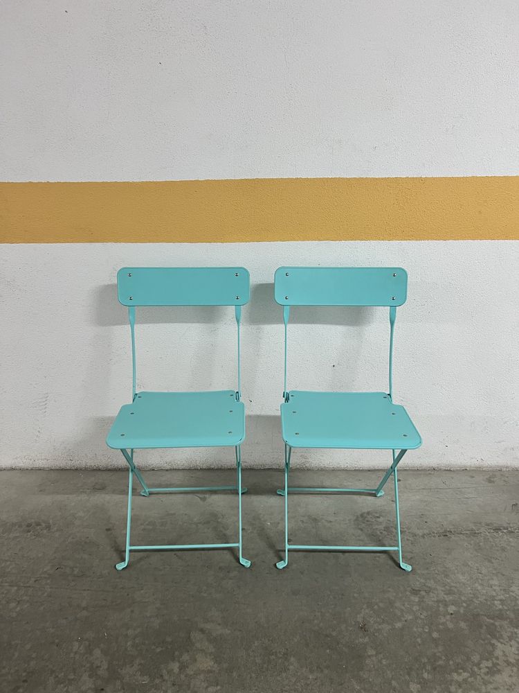 Mesa de exterior Ikea ASKHOLMEN e par de cadeiras SALTHOLMEN turquesa