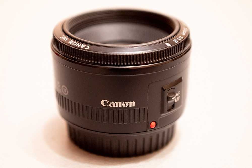 Об’єктив Canon EF 50mm f/1.8 II - портретний