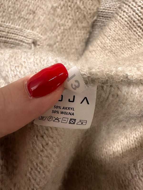 Beżowy bardzo ciepły i miły sweter kardigan Zoja oversize