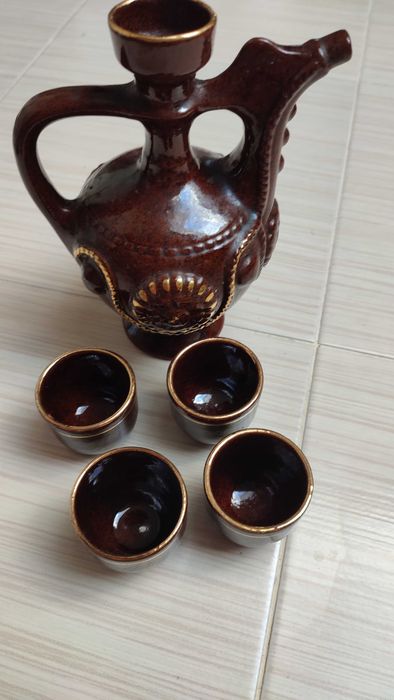 Karafka z 4 kieliszkami - antyk
