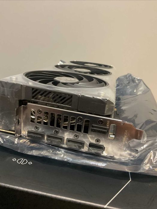 Asus GeForce RTX 5070 OC Edition TUF Gaming 12 GB GDDR6X