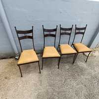 Cadeiras em ferro