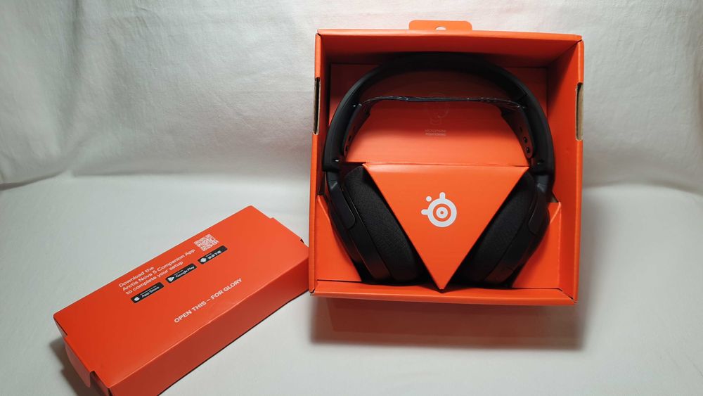 Słuchawki bezprzewodowe SteelSeries Arctis Nova 5 stan BDB.