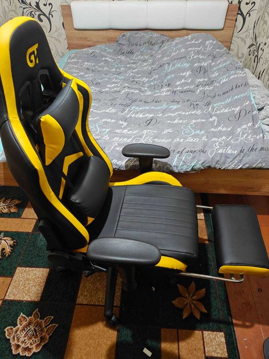 Геймерське крісло GT Racer X-2534-F — екошкіра. У відмінному стані!