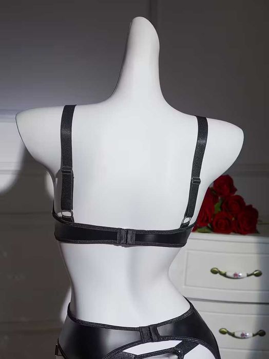 Соблазнительный комплект женской белья