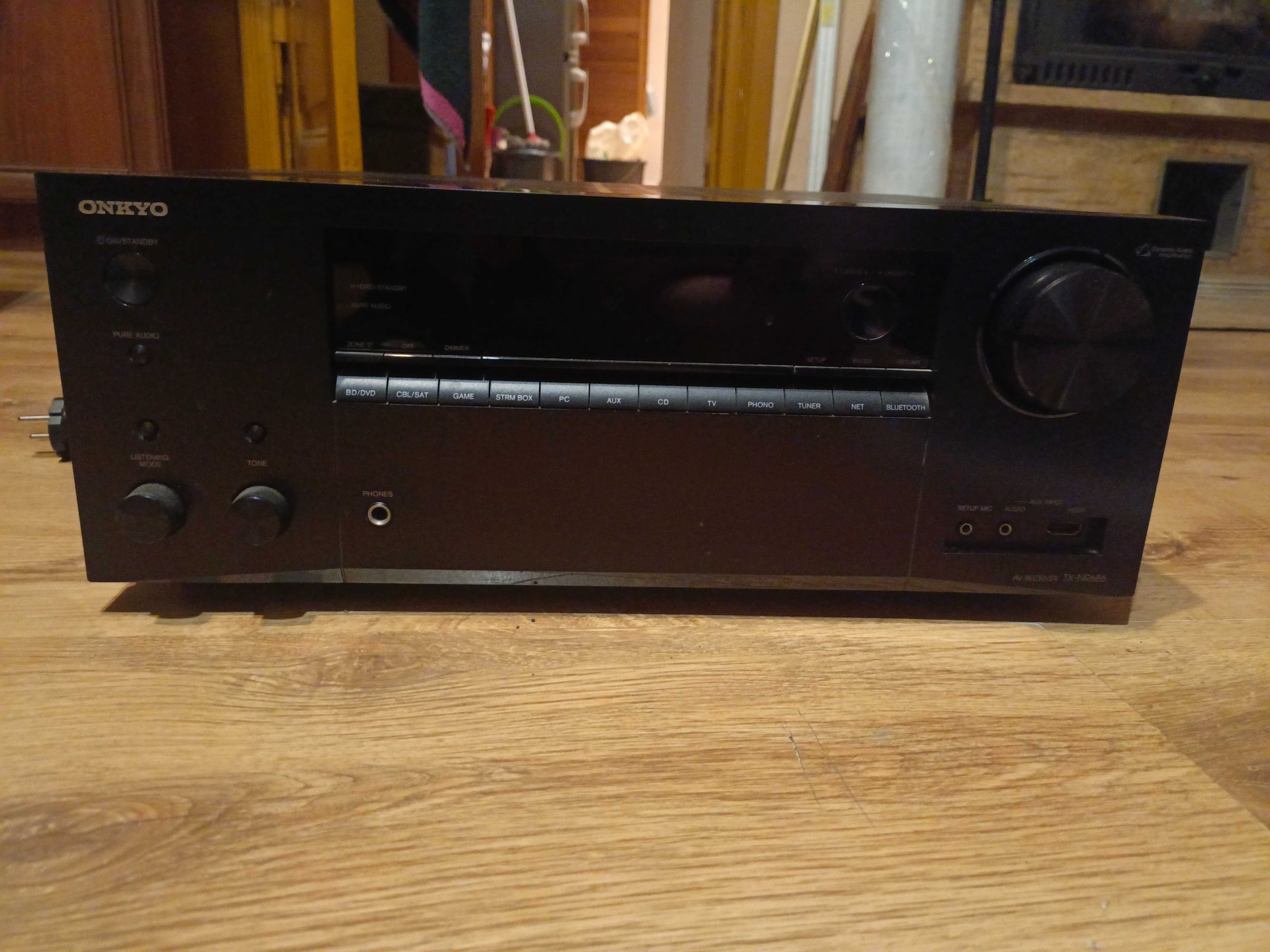 Sprzedam w idealnym stanie amplituner Onkyo TX-NR686.