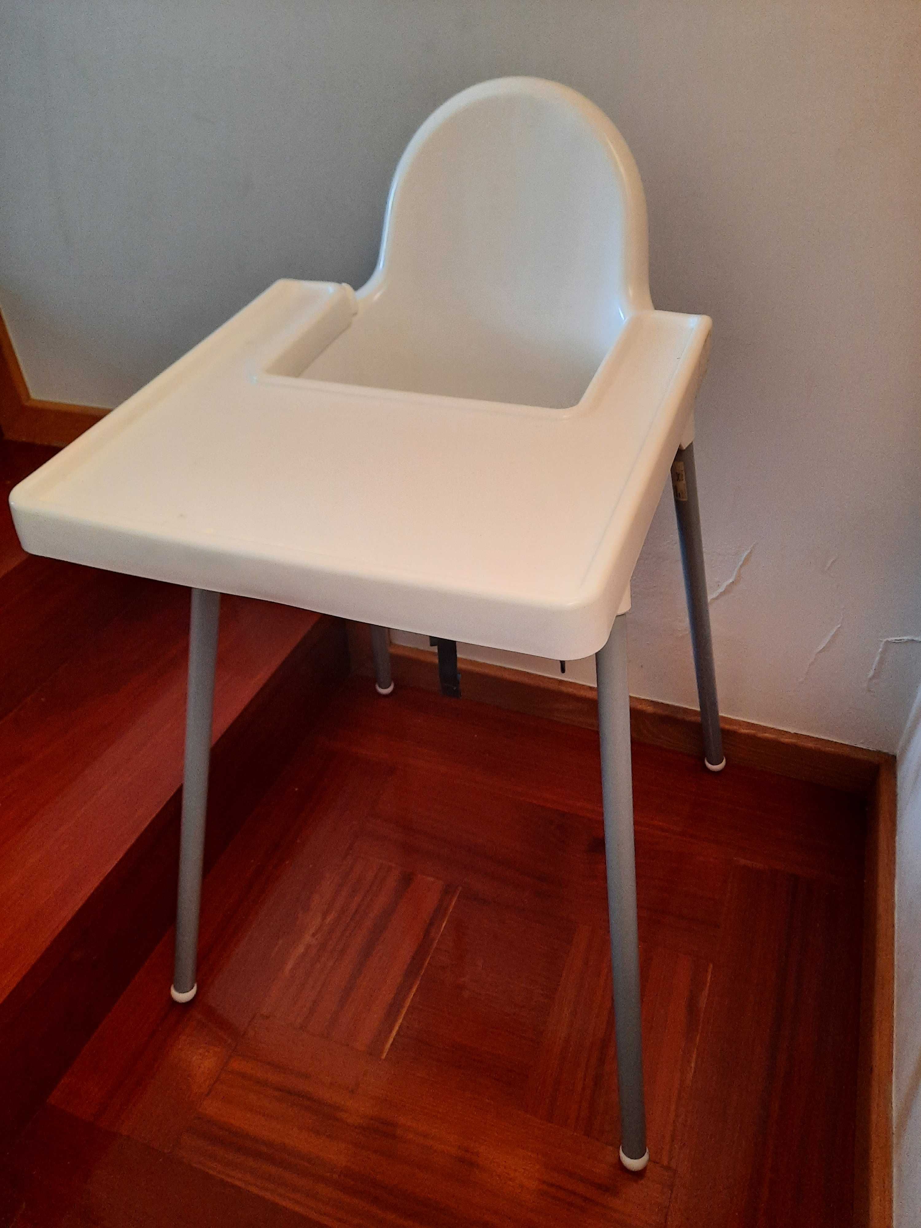 Cadeira de refeições bebé ikea branca com tabuleiro e Resguardo