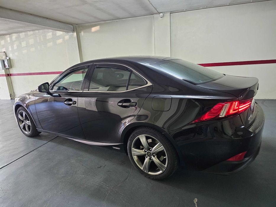 Lexus IS300H Preto
