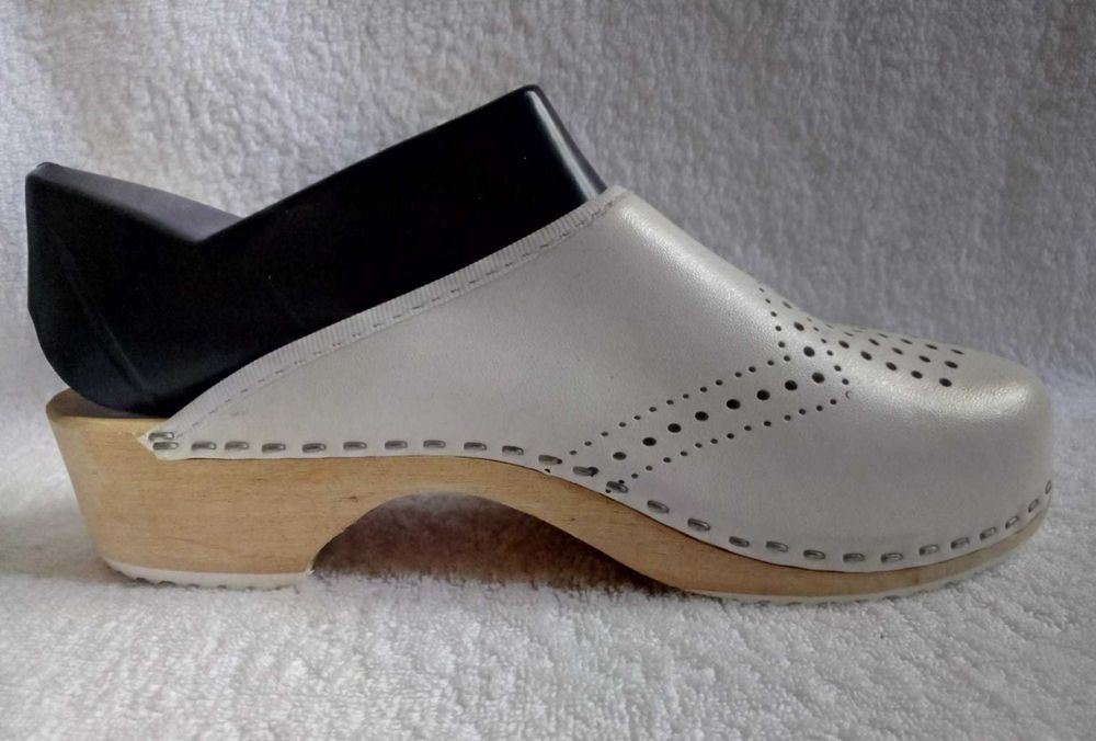 Сабо на деревянной подошве белого цвета р. 41 ( Италия)