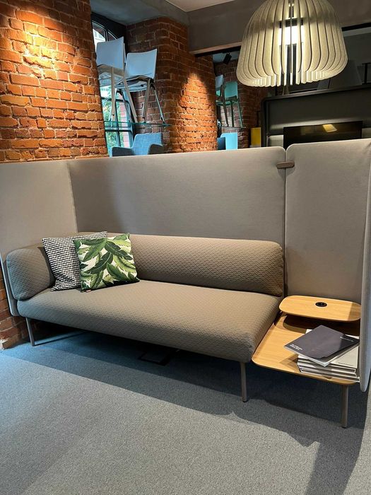 Wyprzedaż Sofa biurowa Cabana Haworth + stolik kawowy z mediaportem