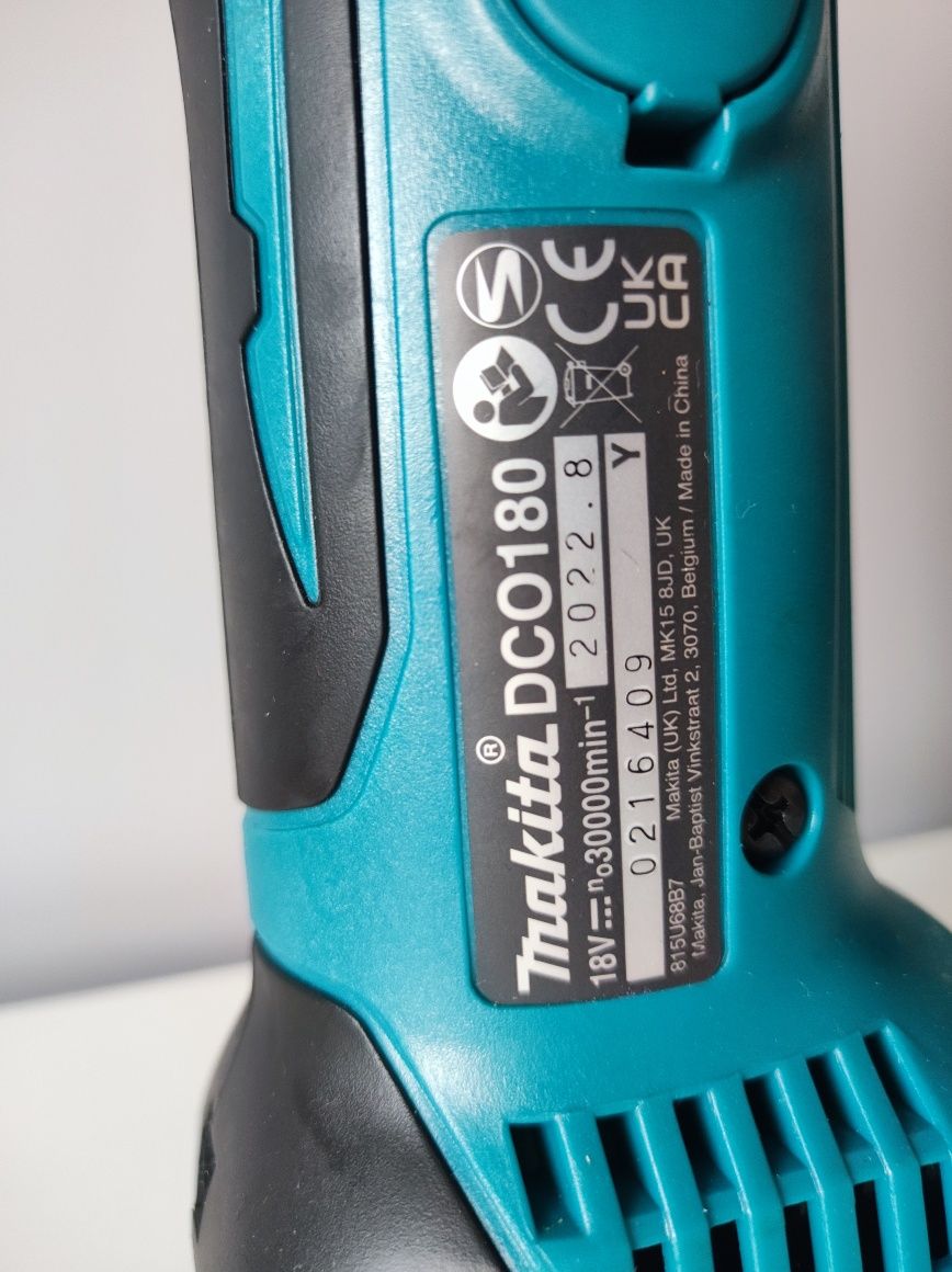 Фрезер для гіпсокартону Makita DCO180Z