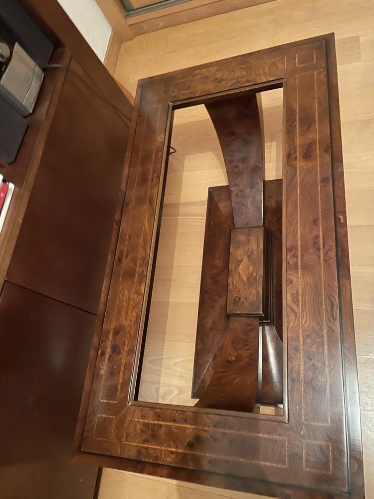 Mesa de madeira e vidro