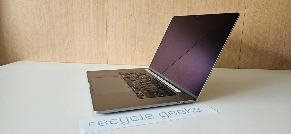 Apple Macbook Pro A2141 i9 9980HK 32GB RAM DDR4 1TB NVMe