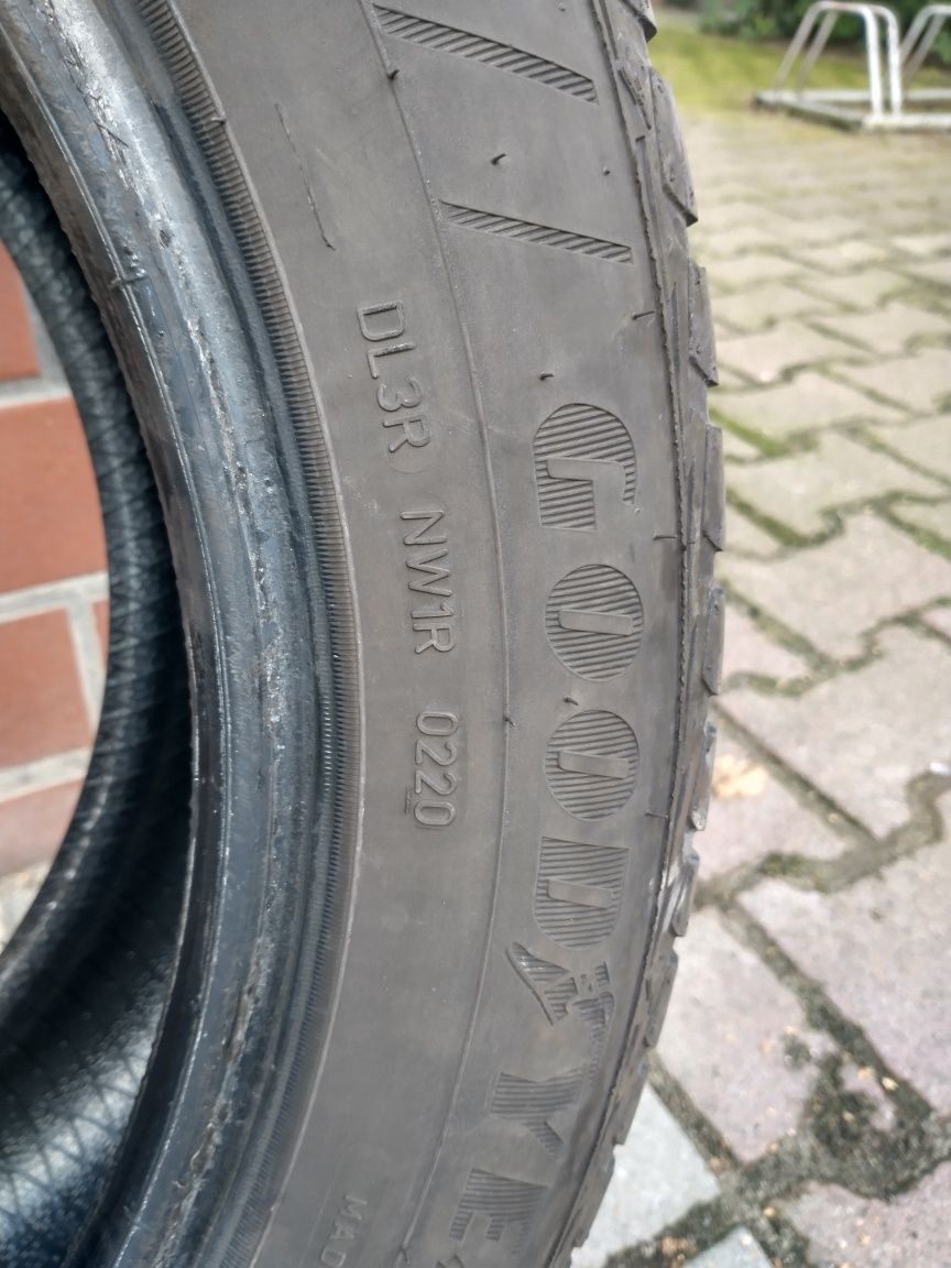 Opony całoroczne GOODYEAR VECTOR 4SEASONS GEN-2 215/55 R17 98W