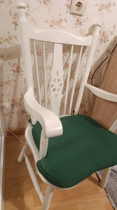 Крісло стілець біле дерев'яне