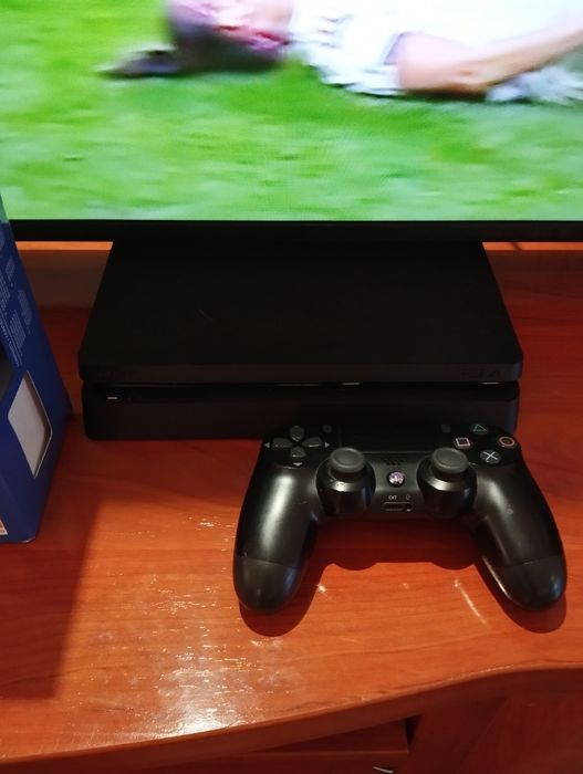 Playstation 4 de 500g impecável.
