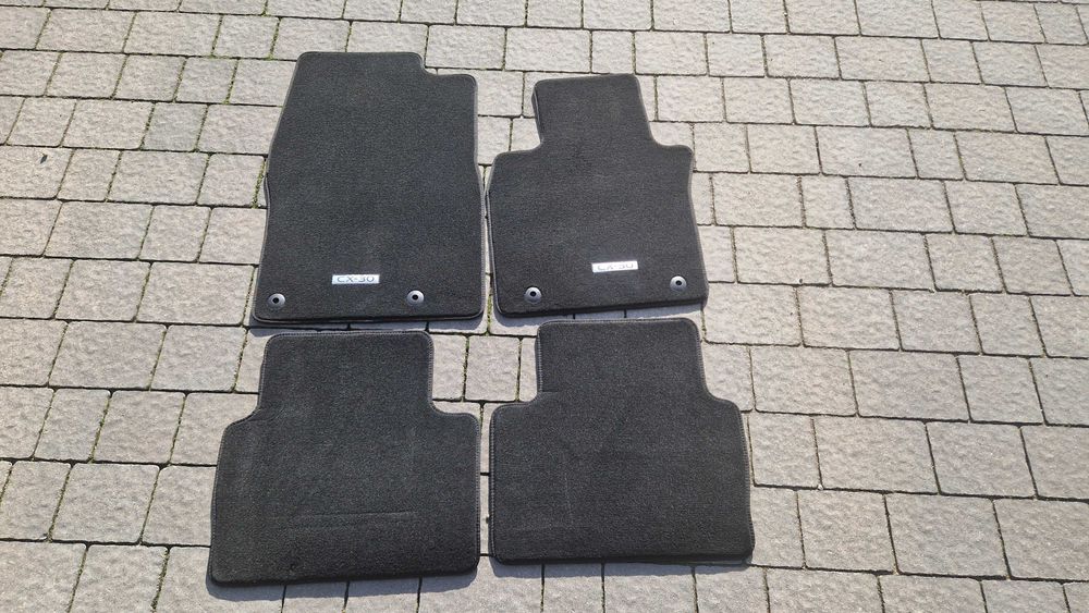 Oryginalne dywaniki Mazda CX-30