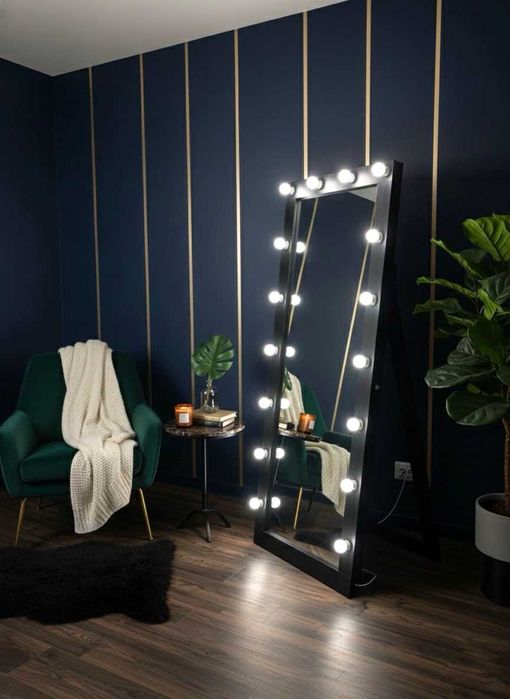 Гримерне дзеркало на опорі в білій рамі / Гримерное зеркало / ЗЕРКАЛА