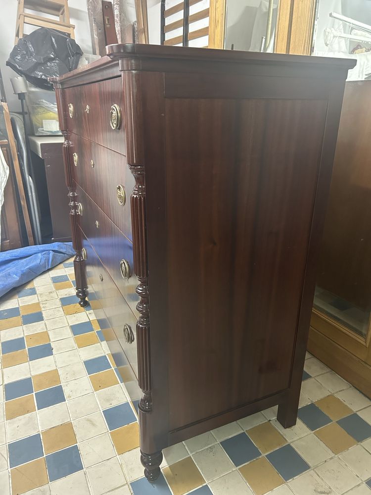 Comoda Inglesa em mogno. Bom estado.