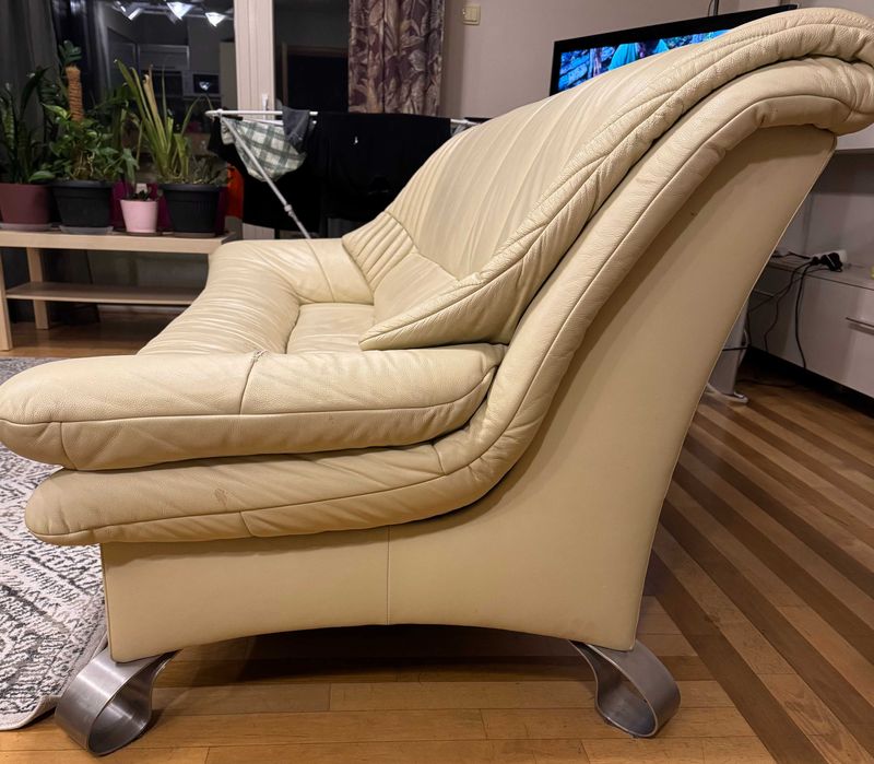 Skórzana kanapa w dobrym stanie – wygodna i zadbana