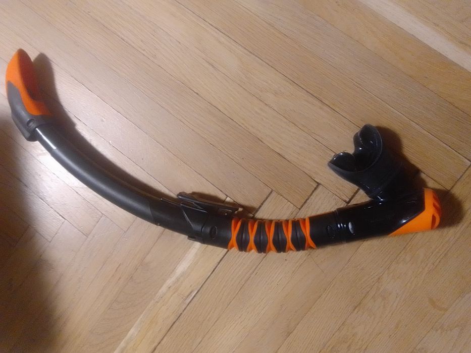 Окуляри для плавання та трубка .