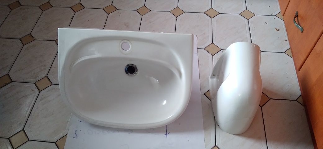 Umywalka duża z obudową na syfon 59x45
