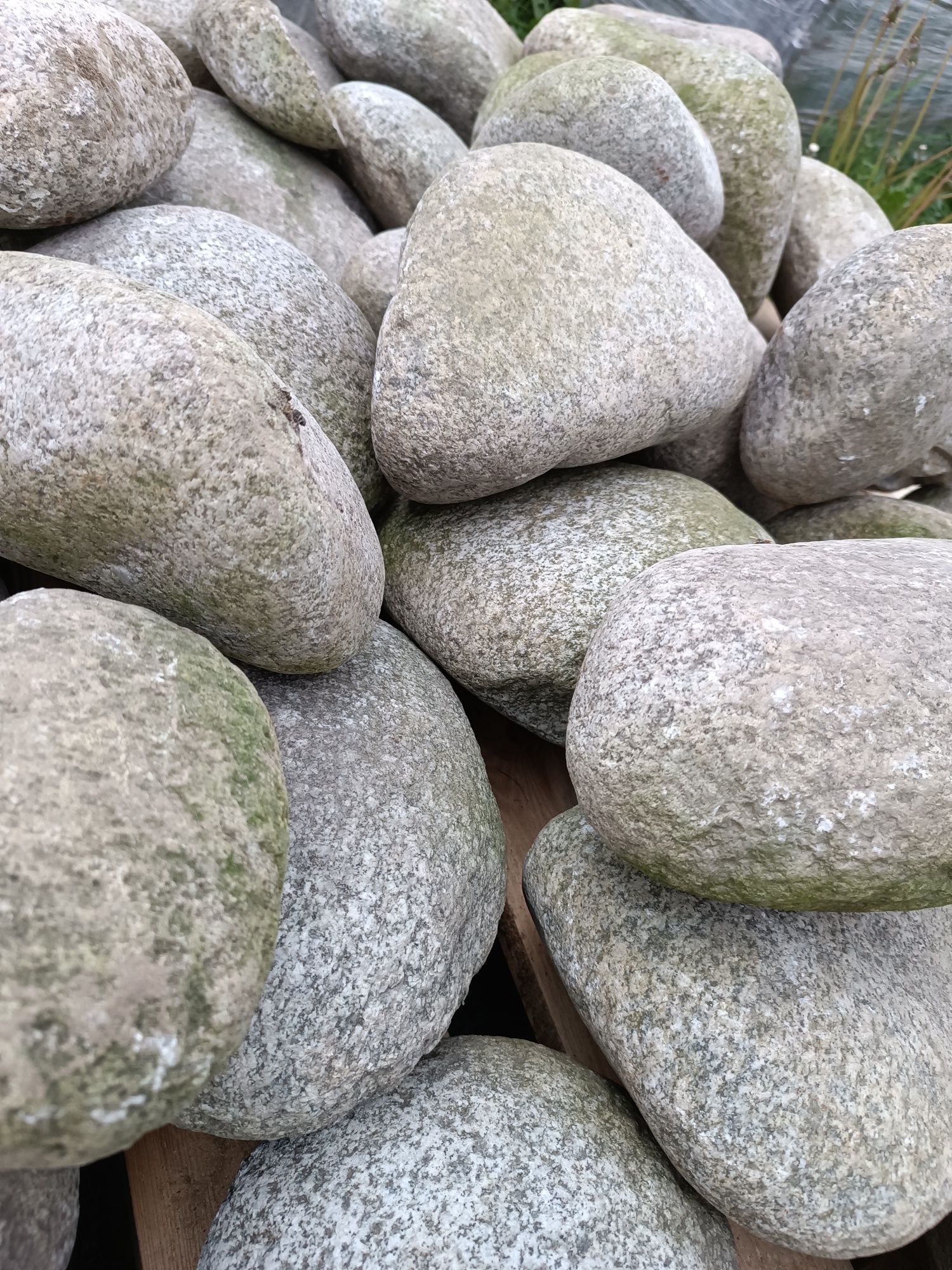 Kamienie do ogrodu na skalniak Duże
