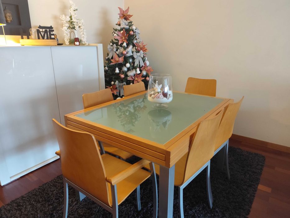 Mesa de sala e 6 cadeiras