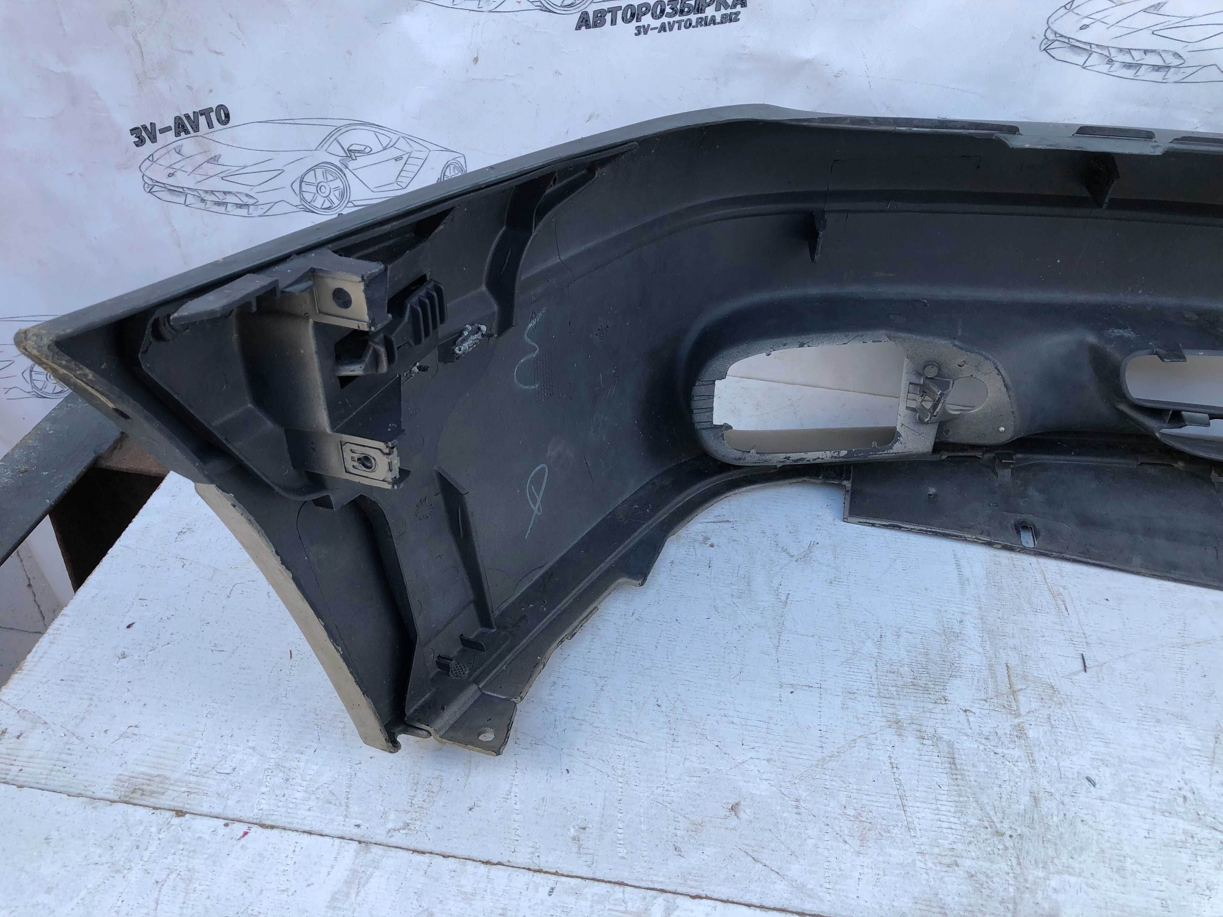 Бампер передній передний Renault laguna 1 94-01 7700818801 В наявності