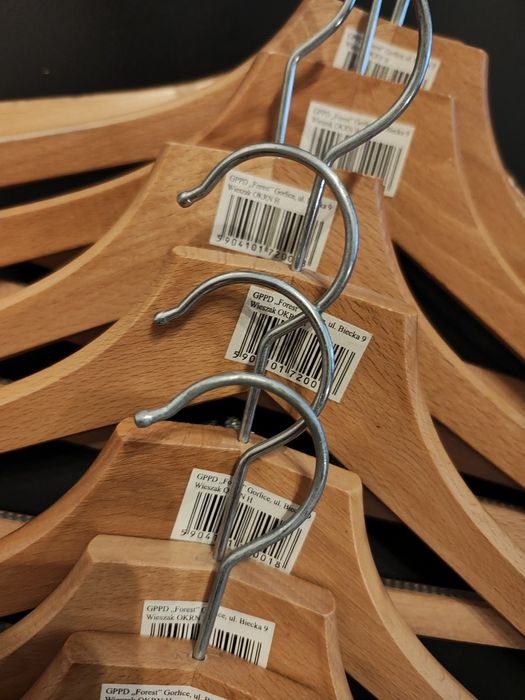 Mocne drewniane wieszaki