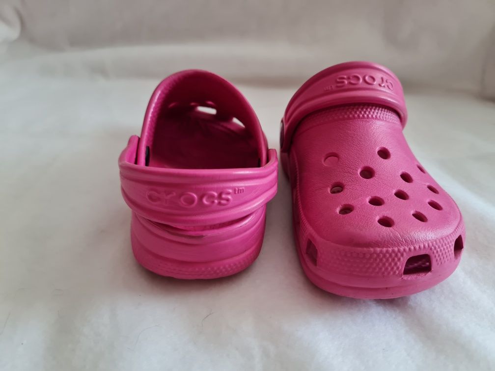 Crocs rosa menina