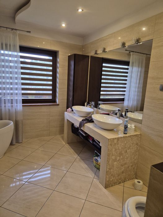 Umywalka misa  2 komplety z kranami