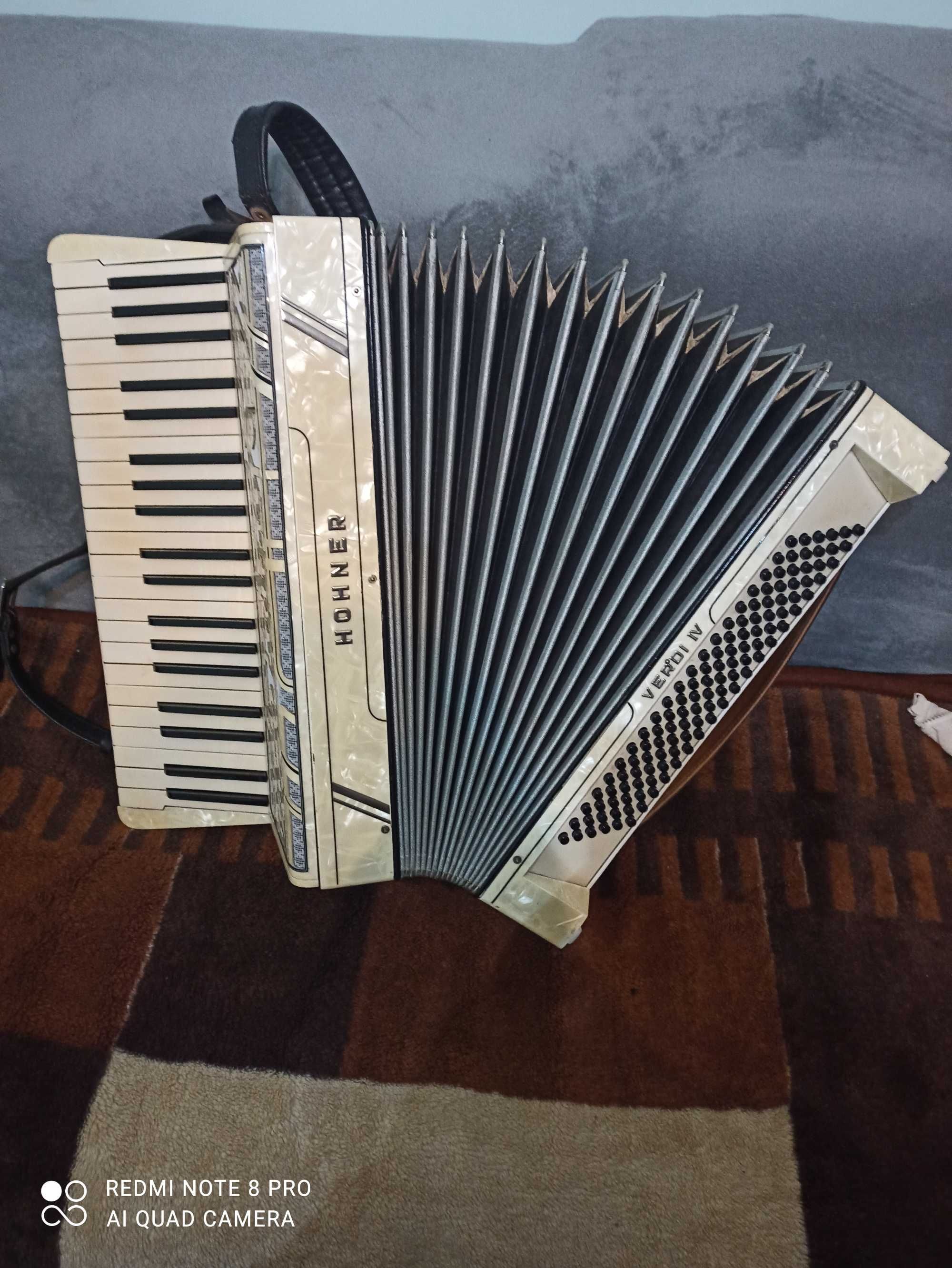 Akordeon hohner 120 bas 4 chóry