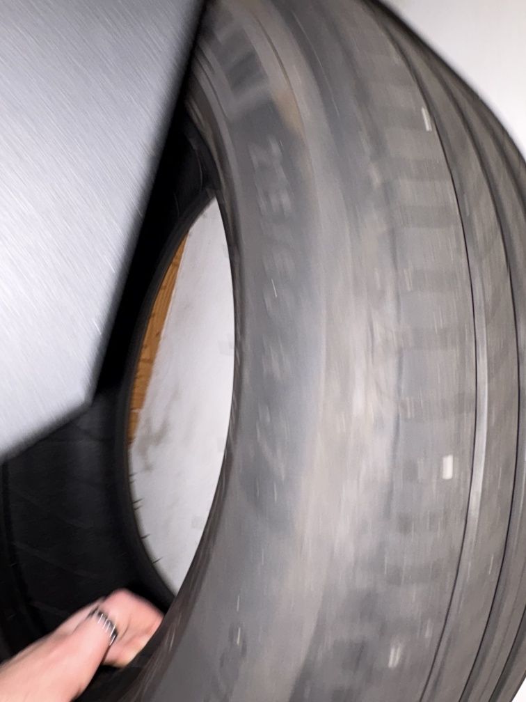 Vendo pneus michelin em bom estado 215 / 60 R17