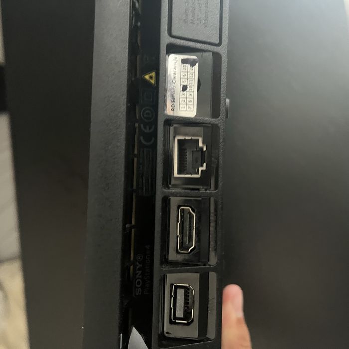 Konsola ps4 w dobrym stanie