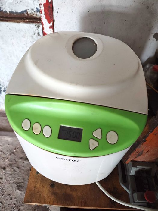 Хлібопічка в гарному робочому стані