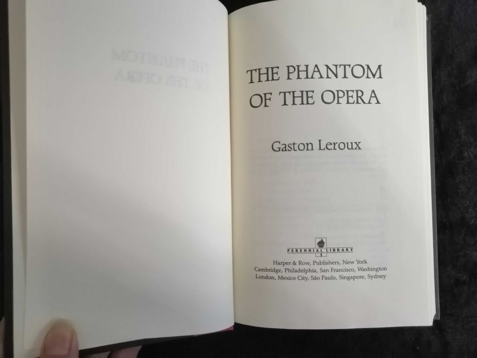 Livro "The phantom of the opera" - como novo (de 1988)