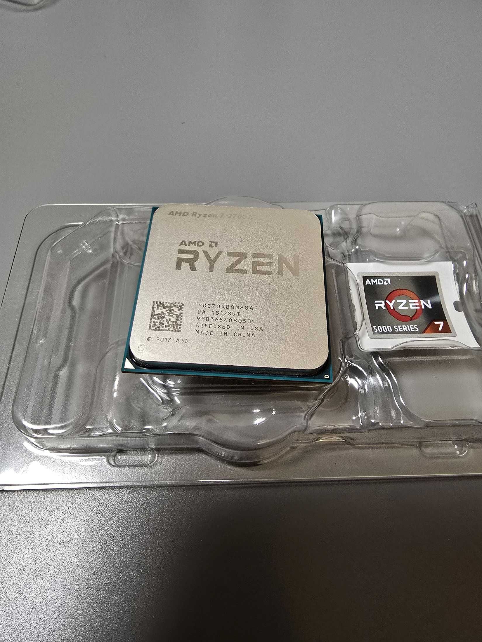 AMD Ryzen 7 2700X + oryginalne chłodzenie Wraith Prism