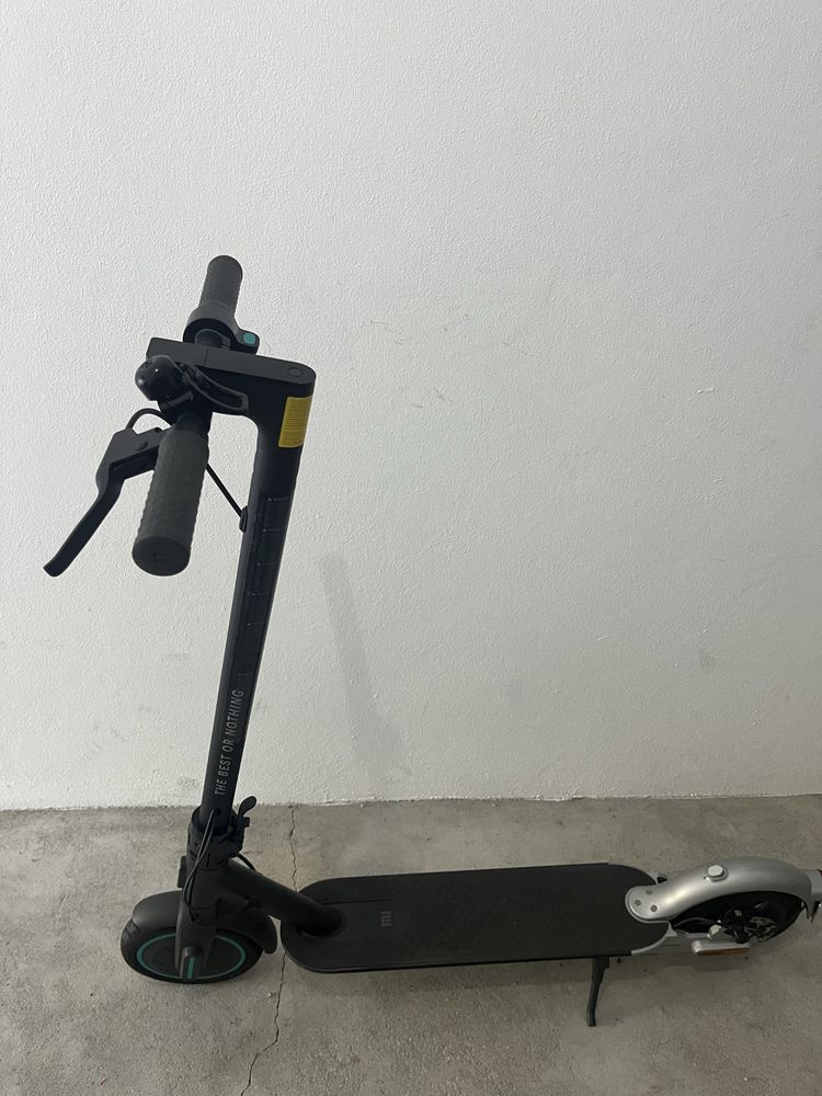 Trotinete Xiaomi Mi Electric Scooter Pro 2 Mercedes AMG Petronas F1 Team Edition